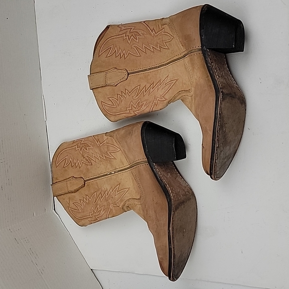 Shoes - Womens leather cowboy boots 9.5